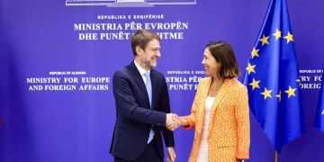 Hoxha pret ambasadoren e re të BE-së: Zgjerimi, një sukses i përbashkët