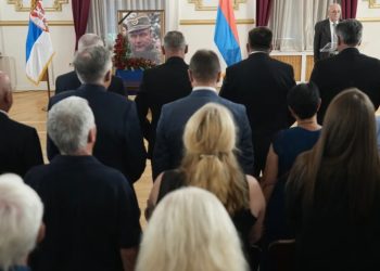 Organizohet ceremonia përkujtimore për Mlladiqin, pjesëmarrës edhe ministri i Drejtësisë së Serbisë