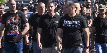 Djali i Vuçiqit merr pjesë në varrimin e Ratko Mlladiçit