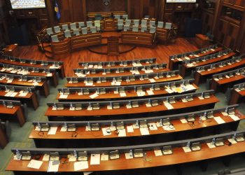 Kuvendi shkon në pauzë, s’ka dakordim për mënyrën e votimit të nënkryetarëve