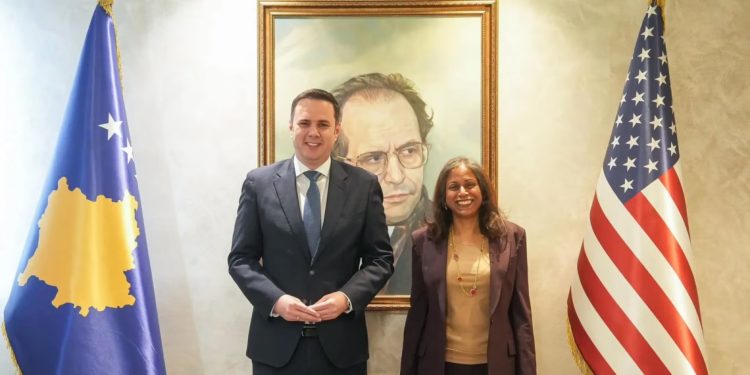 Abdixhiku takon Prattipatin, diskutojnë për krizën institucionale