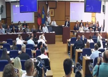 Përplasje në Kuvendin e Prishtinës për “Tulltoren”, LVV pengon fjalimin e Ramës