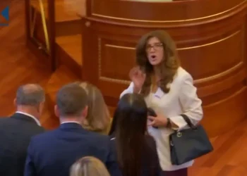 Deputetët e PDK-së lëshojnë seancën