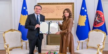 Albin Kurti mandatohet për formimin e Qeverisë së re të Kosovës