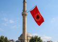 Bashkësia Islame vendos që xhamitë të stolisen me flamujt e UÇK-së