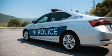 Policia në kërkim të një personi që dyshohet se kontrabandoi katër shtetas të huaj