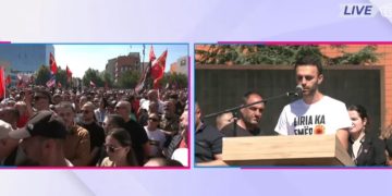 Altin Krasniqi nga protesta: Nuk do të dorëzohemi, do të vazhdojmë të kërkojmë drejtësi