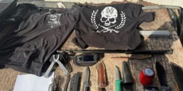 Arrestohen dy shtetas të Serbisë në Jarinjë, u sekuestrohen thika e materiale nacionaliste