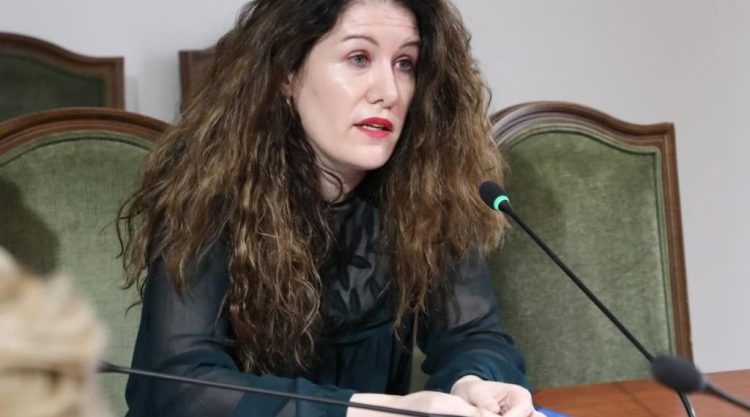 GJKKO cakton masën e “Arrestit në shtëpi” dhe pezullon nga detyra shefen e SHISH, Vlora Hyseni