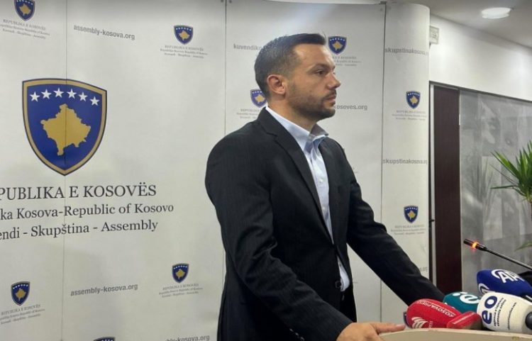 Ndryshimi i Ligjit për Specialen,Tahiri: Haxhiu u zotua se do të flasë me Kurtin