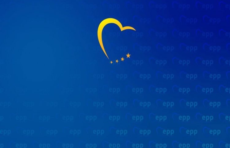 EPP dënon nderimet shtetërore e ushtarake për Ratko Mladiqin në Beograd