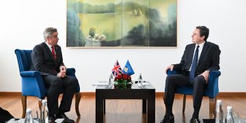 Kurti takon ambasadorin Hargreaves, flasin për rëndësinë e stabilitetit institucional