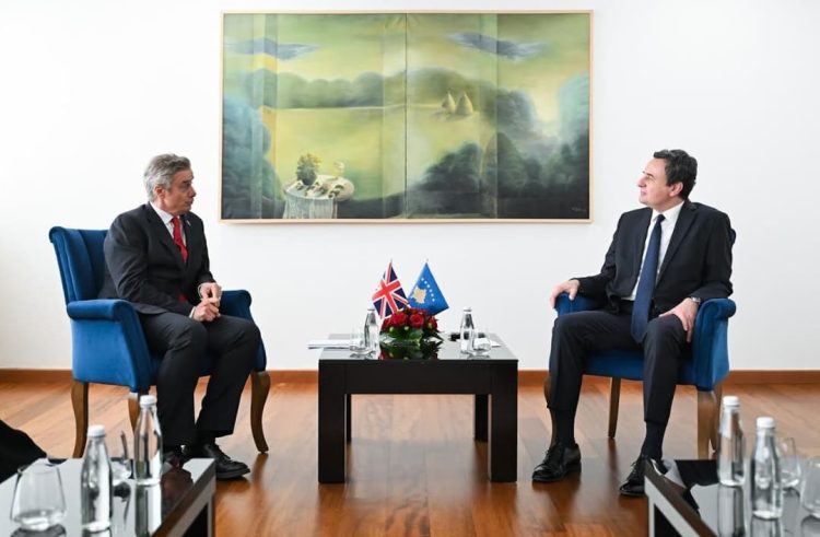 Kurti takon ambasadorin Hargreaves, flasin për rëndësinë e stabilitetit institucional