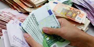 Remitancat nga diaspora arrijnë në 692 milionë euro në tetë muaj