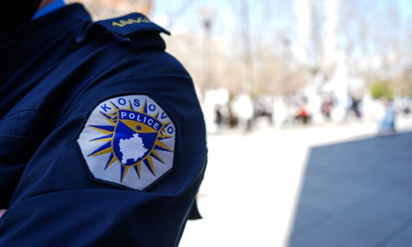 Përleshje në Prizren, lënďohet polici gjatë ndërhyrjes – arresťohen katër persona
