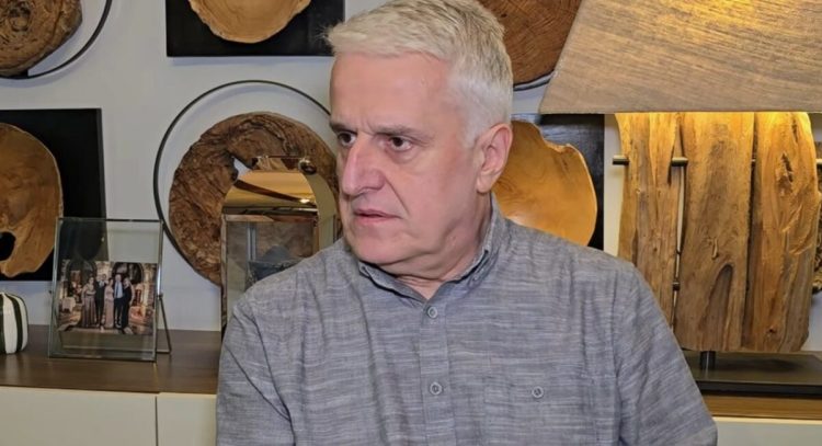Majko i përlotur: Vendimi i Hagës na ka goditur të gjithëve