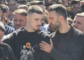 Djali i Rexhep Selimit dhe i Jakup Krasniqit bëhen bashkë në protestë kundër vendimit të Speciales