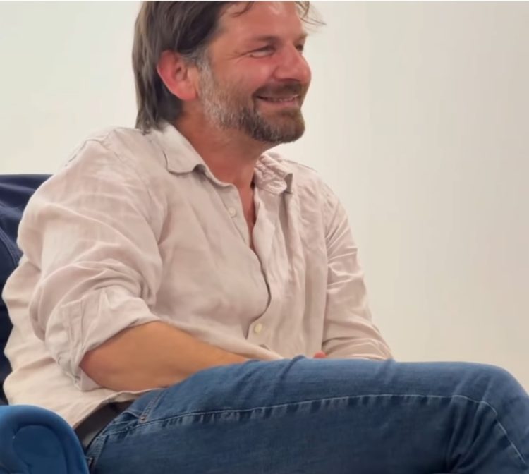 Kurti pret në takim regjisorin Visar Morina, vlerëson filmin “Shame and Money”