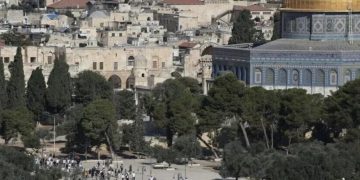 Rreth 100 pushťues izr@elitë hyjnë me forcë në kompleksin e Xhamisë Al-Aksa, kryejnë rituale talmudike