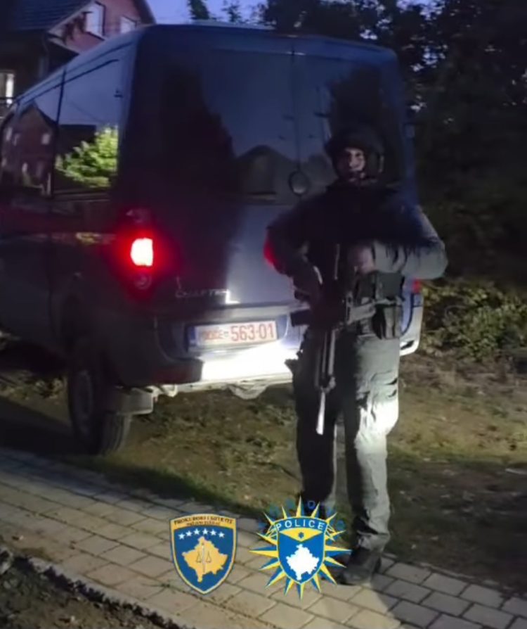 Nëntë të arresťuarit për kríme lúfte ndalohen për 48 orë, çfarë u sekuestrua gjatë bastisjeve