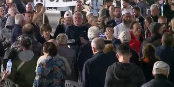Dita e 118-të e protestës në Shqipëri, qytetarët mblidhen para Kryeministrisë