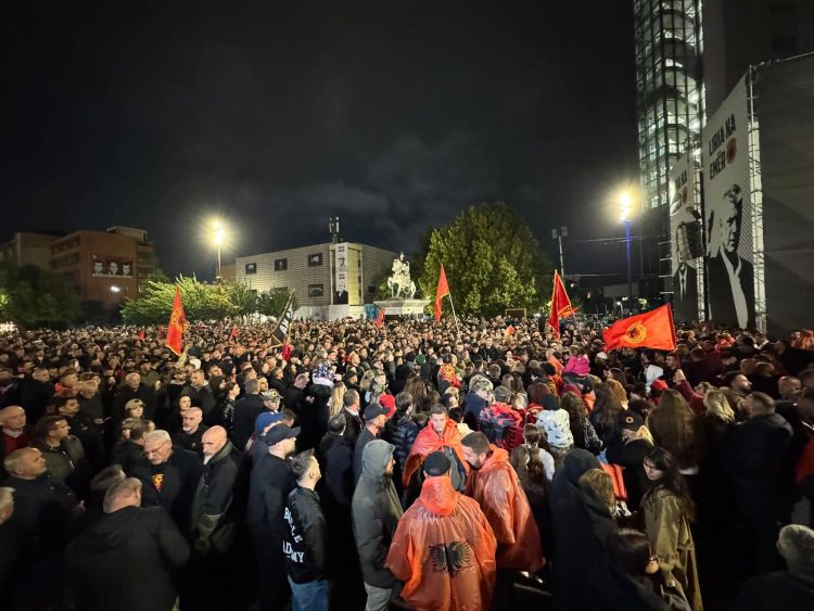 Nata e dhjetë e protestës kundër aktgjykimit të Speciales në Prishtinë