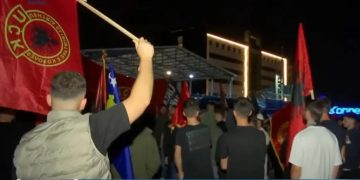 Pas protestës në shesh, qytetarët marshojnë drejt selisë së EULEX-it