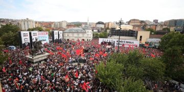 Liria ka Emër: Rreth 100 mijë qytetarë morën pjesë në “Marshin për Liri”