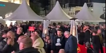 Pak orë para aktgjykimit në Hagë, nis “Nata e Pritjes” në sheshin “Skënderbeu” në Prishtinë