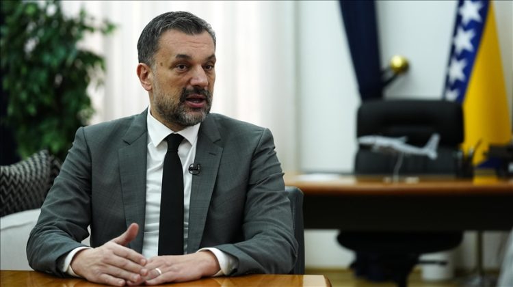 Sarajeva e tërheq stafin e Ambasadës nga Serbia pas varrimit të Mlladiqit me nderime shtetërore