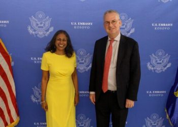 “Pres me kënaqësi bashkëpunimin tonë” Ambasadori i ri i BE në Kosovë takon Prattipatin