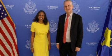 “Pres me kënaqësi bashkëpunimin tonë” Ambasadori i ri i BE në Kosovë takon Prattipatin