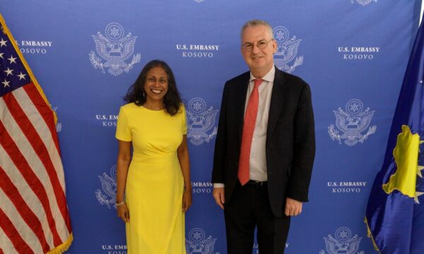 “Pres me kënaqësi bashkëpunimin tonë” Ambasadori i ri i BE në Kosovë takon Prattipatin