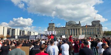 “Jo në emrin tim”, shqiptarët protestojnë edhe në Berlin në mbështetje të ish-krerëve të UÇK-së