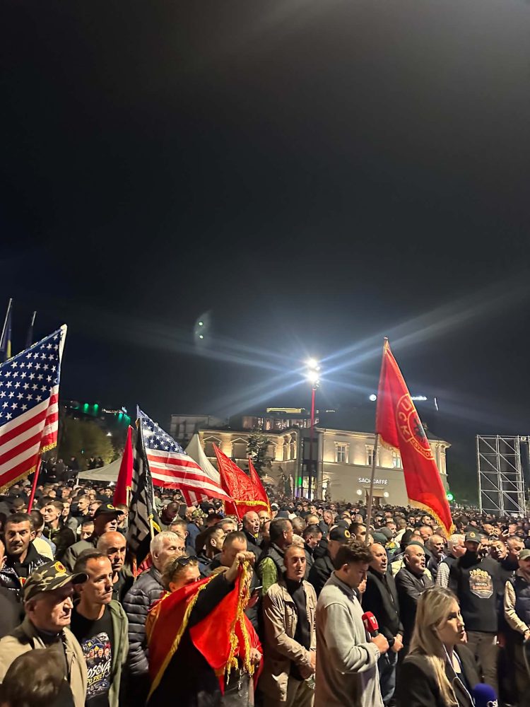 Nata e 21-të e protestës në shesh, kërkohet ndryshimi i ligjit për Specialen