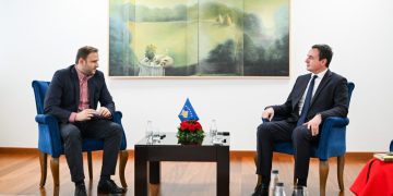 Kurti takohet me kryesuesin e Bordit të AKP-së, diskutojnë për pronat e Kosovës në Serbi dhe Fondin Sovran