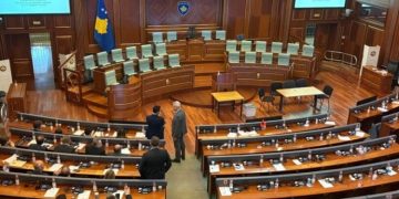 Mbyllen punimet e seancës së sotme, PDK dhe Aleanca qëndrojnë në sallë