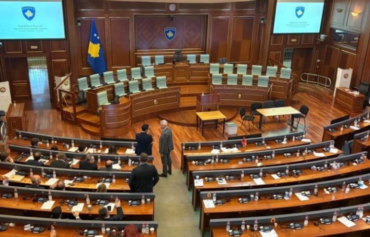 Mbyllen punimet e seancës së sotme, PDK dhe Aleanca qëndrojnë në sallë