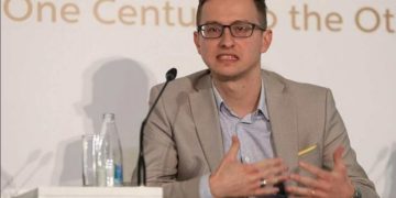 Mujanoviç: Qeveria dhe opozita në Kosovë meritojnë lavdërime për stabilitetin