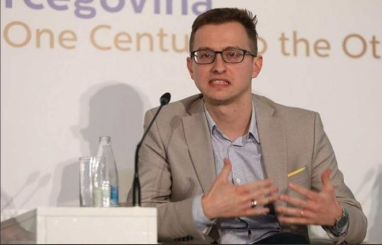 Mujanoviç: Qeveria dhe opozita në Kosovë meritojnë lavdërime për stabilitetin