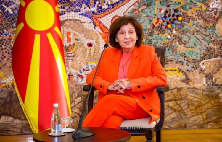 Presidentja e Maqedonisë së Veriut uron homologen kosovare