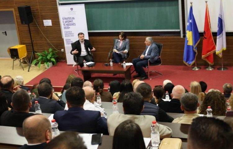 Vazhdojnë konsultimet me mësimdhënësit për Strategjinë e Arsimit 2035+