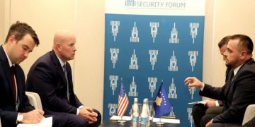 Maqedonci diskuton me ambasadorin amerikan për anëtarësimin e Kosovës në NATO