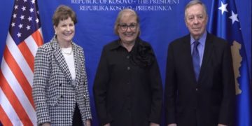 Presidentja Shiroka-Pula pret në takim senatorët amerikanë Shaheen e Durbin