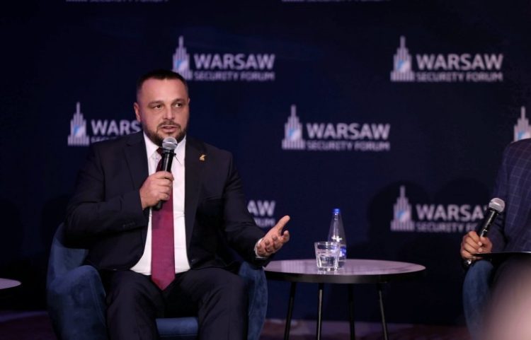 Maqedonci: Vendimmarrja në operacionet luftarake duhet të mbetet njerëzore