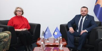 Maqedonci rithekson synimin për anëtarësim në NATO në takimin me Burcu San