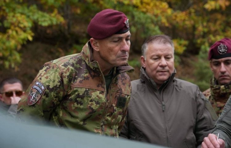 Wikoff dhe komandanti i ri i KFOR-it në veri të Kosovës, vëzhgojnë patrullimet