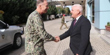 Admirali Wikoff shkon për takime në Ministrinë e Brendshme dhe në Policinë e Kosovës – detaje