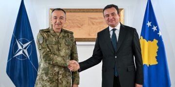 Kurti takon komandantin e KFOR-it, Özkan Ulutaş: Biseduam për anëtarësimin në NATO dhe sigurinë në rajon
