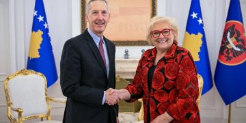 Shiroka-Pula pret në takim profesorin amerikan Edward Joseph, diskutojnë zhvillimet në Kosovë dhe rajon